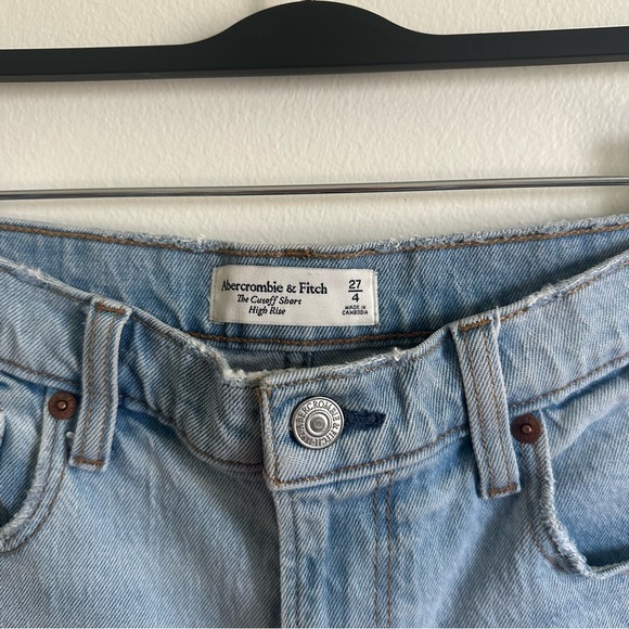 Abercrombie the Cutoff Short high rise Denim Blue Women's Shorts size 4/27 - Picture 2 of 3